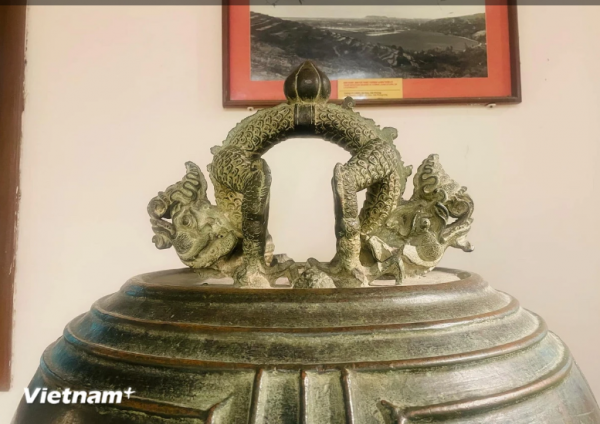 Van Ban bell - one of Vietnam's most ancient and biggest bronze bells -1