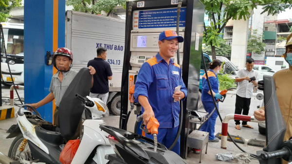 Giá xăng dầu đồng loạt tăng mạnh -0
