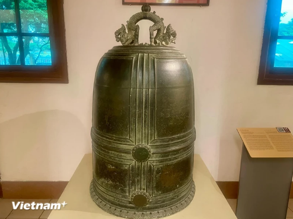 Van Ban bell - one of Vietnam's most ancient and biggest bronze bells -0