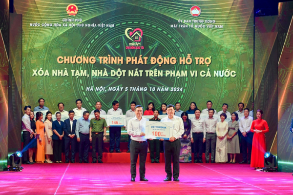 Vietcombank dành hàng trăm tỷ đồng hưởng ứng chương trình xóa nhà tạm, nhà dột nát trên cả nước -0