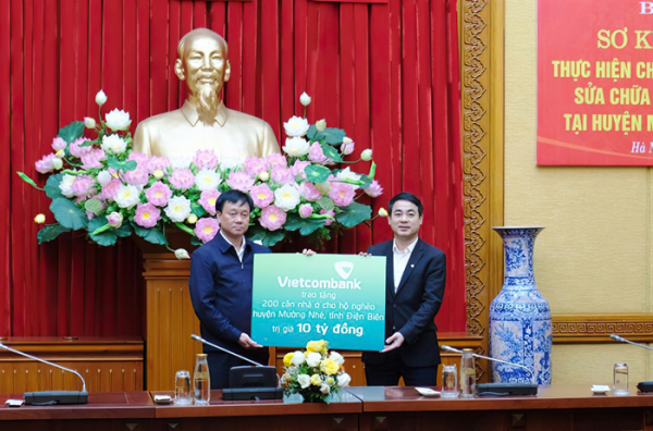 Vietcombank dành hàng trăm tỷ đồng hưởng ứng chương trình xóa nhà tạm, nhà dột nát trên cả nước -0