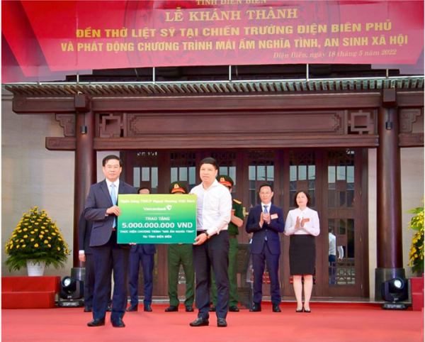 Vietcombank dành hàng trăm tỷ đồng hưởng ứng chương trình xóa nhà tạm, nhà dột nát trên cả nước -0