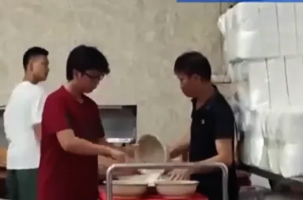 Phó Thủ tướng yêu cầu Bộ GD&ĐT kiểm tra, xử lý nghiêm vụ sinh viên phải ăn cơm, canh thừa -0