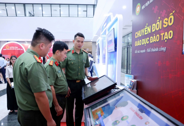 Tạo lập, kết nối, phát triển dữ liệu để chuyển đổi mạnh mẽ trạng thái làm việc trong CAND -0