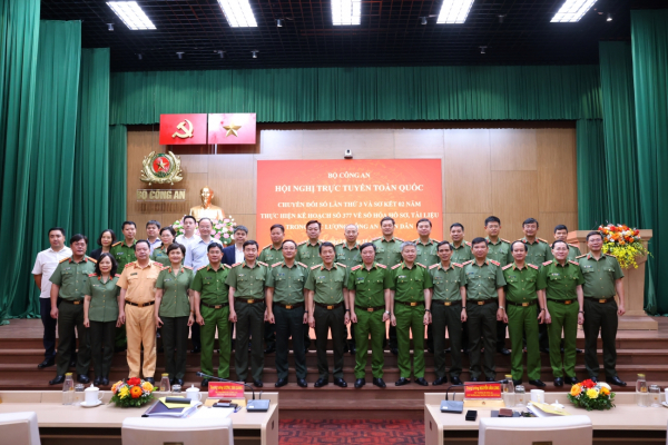 Tạo lập, kết nối, phát triển dữ liệu để chuyển đổi mạnh mẽ trạng thái làm việc trong CAND -0