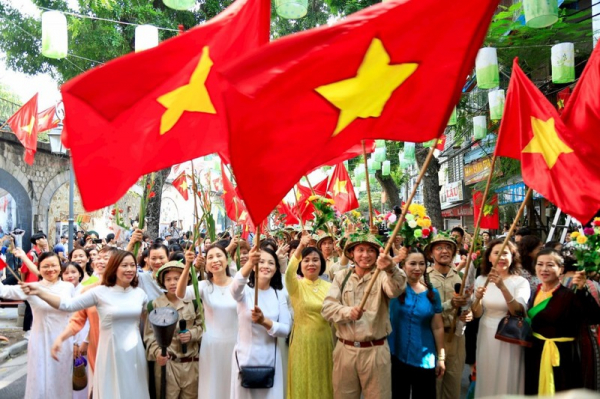 hà n%3fi tái hi%3fn l%3fi hình %3fnh doàn quân chi%3fn th%3fng tr%3f v%3f gi%3fi phóng th%3f dô ngày 10_10_1954..jpg -0