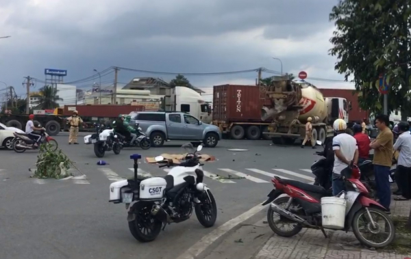 Thương tâm, 2 cô gái tử vong sau va chạm với xe bồn trộn bê tông -0