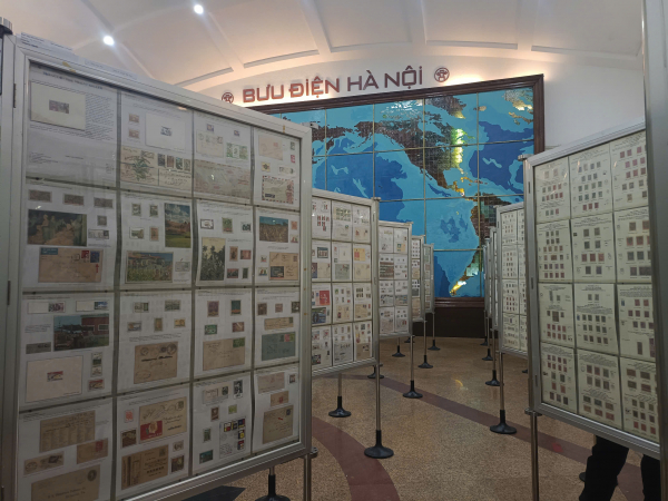 Trưng bày 300 khung tem tại Triển lãm tem 5 nước ASEAN và HongKong -0