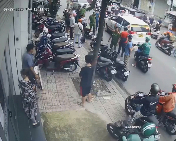 Dùng sà beng đuổi đánh chống người thi hành công vụ -0