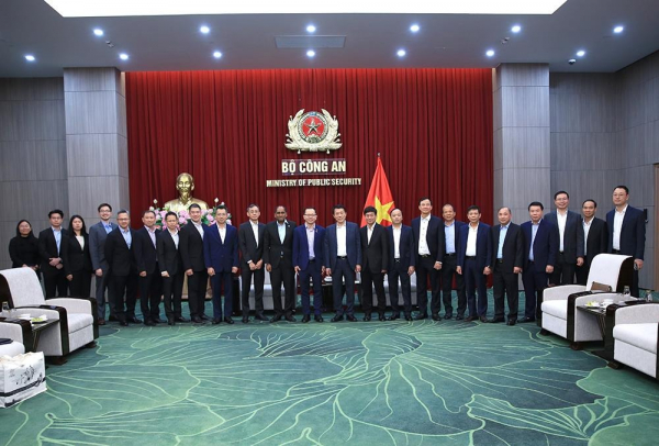 Minister Luong Tam Quang hosts Permanent Secretary of Singaporean Ministry of Home Affairs -0