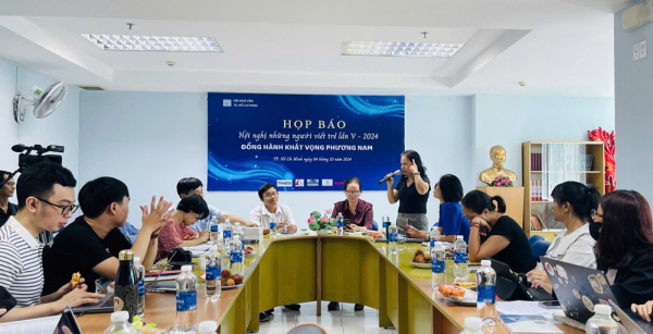 hội-nhà-văn-tphcm-họp báo-về-hội-nghị-những-người-viết-trẻ-tphcm-lần-v.jpg -0