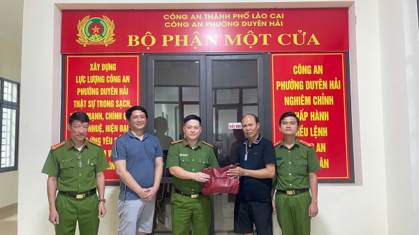 Đi tập thể dục nhặt được 300 triệu đồng -0