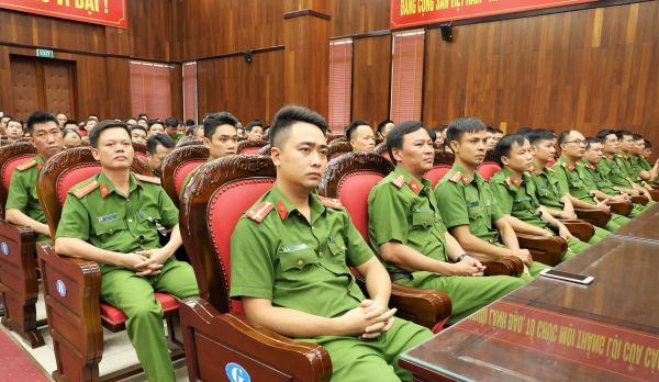 đại biểu công an cấp xã tham dự hội nghị.jpg -0