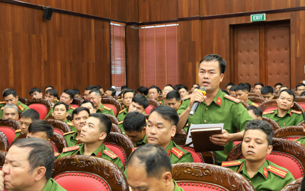 hội nghị đối thoại đã nhận được 15 kiến nghị của công an cấp xã.jpg -0