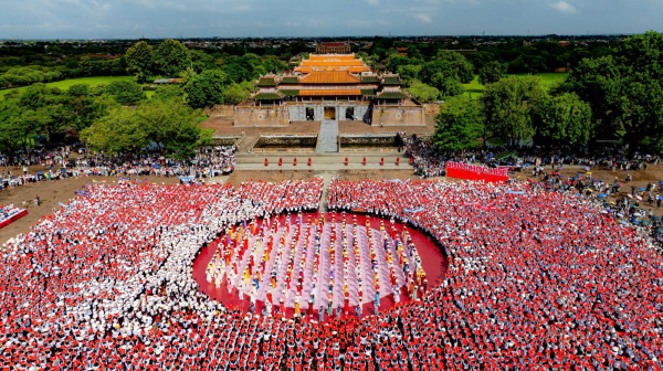 Thừa Thiên Huế tuyên dương, khen thưởng Quán quân Olympia -0