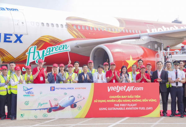 Vietjet có chuyến bay đầu tiên dùng nhiên liệu bền vững, giảm thải 80% carbon -1