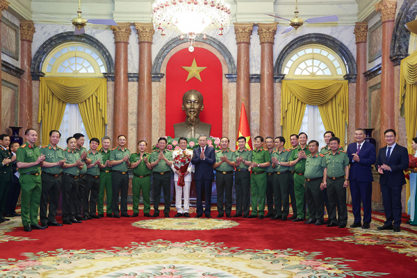 Phát huy truyền thống vẻ vang của QĐND, CAND anh hùng, xứng đáng là người chỉ huy tài năng, mẫu mực -0