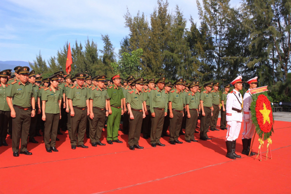 Cục Truyền thông CAND tổ chức Lễ dâng hoa, dâng hương tại Khu tưởng niệm chiến sĩ Gạc Ma -0