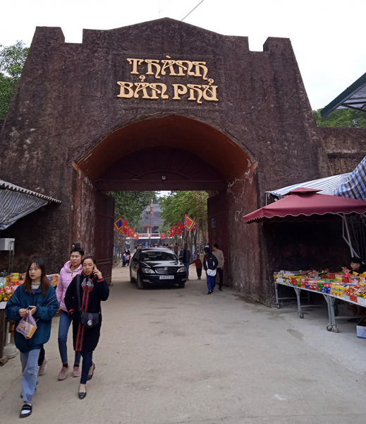 2-thành bản phủ vào hội.jpg -0