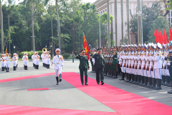 Đại tướng Phan Văn Giang hội đàm với Phó Chủ tịch Quân ủy Trung ương Trung Quốc -1