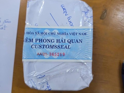 Phát hiện thêm 362 viên kim cương nhập lậu qua sân bay Tân Sơn Nhất -0