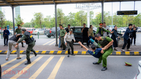 Diễn tập khẩn nguy an ninh đối phó với hành vi can thiệp bất hợp pháp tại Cảng Hàng không Quốc tế Nội Bài -0