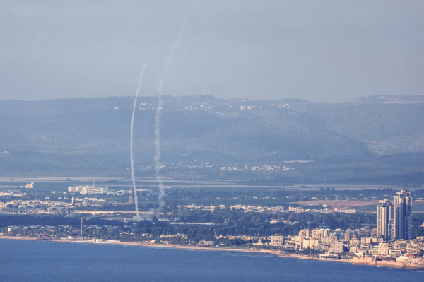 Hezbollah nã rocket vào căn cứ không quân Israel -0