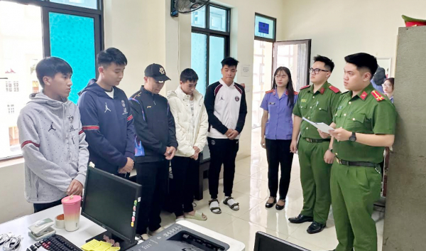 Khởi tố 25 “yêng hùng” tuổi teen -0