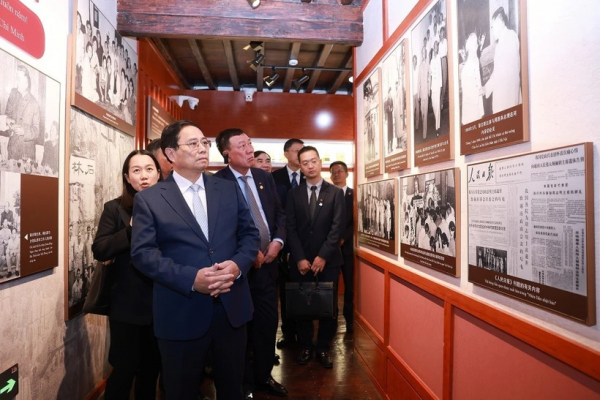 PM visits President Ho Chi Minh relic site in Kunming -0