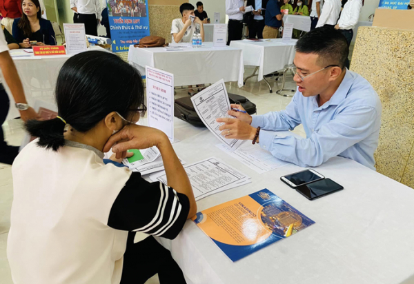 Tuyển dụng lao động tăng mạnh những tháng cuối năm -0