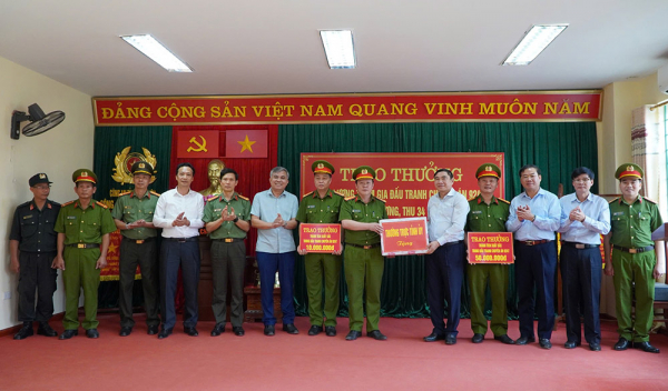Hàng trăm cán bộ, chiến sĩ nằm rừng để “săn” tội phạm -1