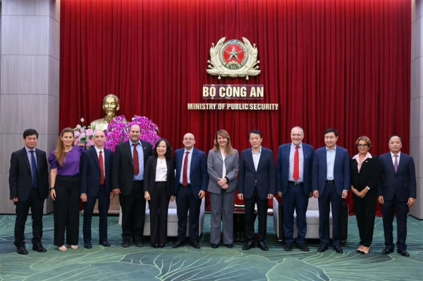 Minister Luong Tam Quang hosts delegation from Cuban Biotech Group -0