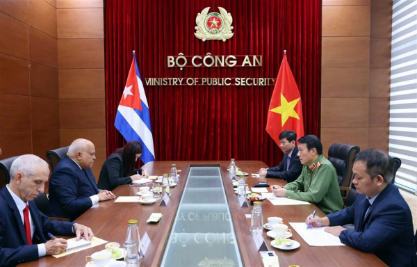 Minister Luong Tam Quang hosts outgoing Cuban Ambassador -0