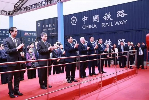 PM visits Chongqing International Logistics Hub Park -0