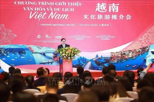 PM urges stronger Vietnam - China cultural, tourism links -0