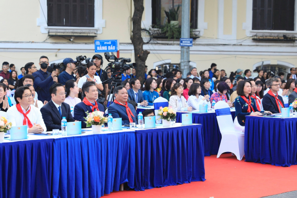 Khơi dậy niềm tự hào, lòng yêu nước, yêu Thủ đô cho các thế hệ học sinh Hà Nội -0