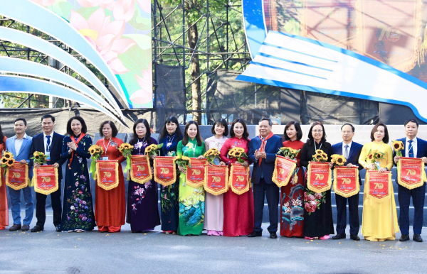 Khơi dậy niềm tự hào, lòng yêu nước, yêu Thủ đô cho các thế hệ học sinh Hà Nội -0