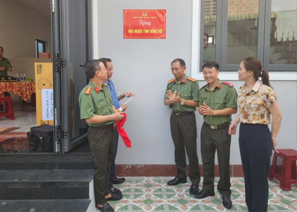 Công an tỉnh Bà Rịa-Vũng Tàu bàn giao “Nhà nghĩa tình đồng đội” -0