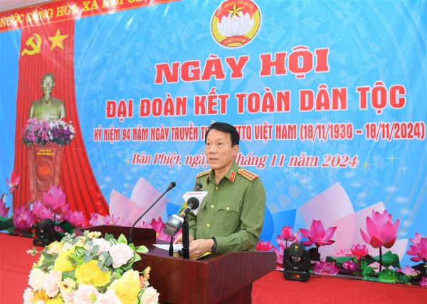 Minister Luong Tam Quang attends “National great unity” Festival in Lao Cai -0