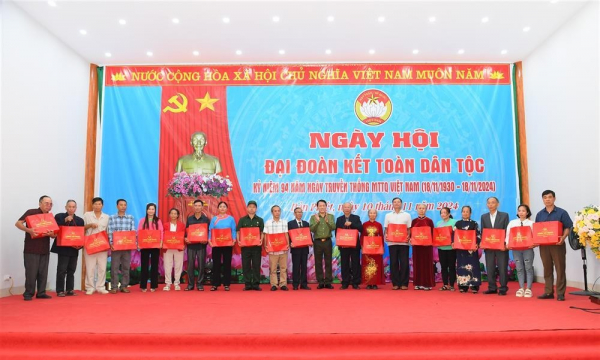 Minister Luong Tam Quang attends “National great unity” Festival in Lao Cai -0