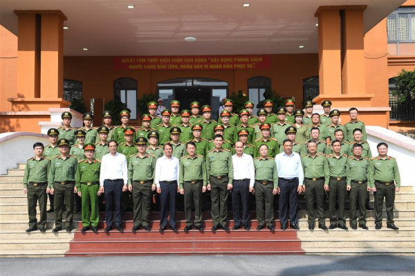 Minister Luong Tam Quang works with Lao Cai Provincial Police Department -0