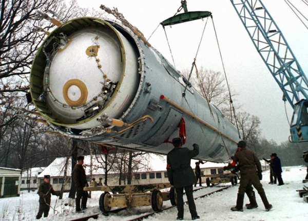 Ukraine hứa không tự sản xuất vũ khí hạt nhân -0