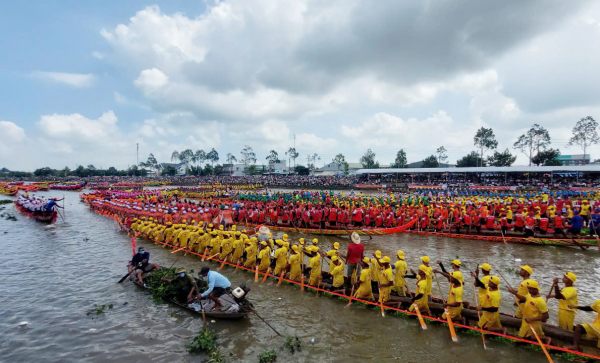 Sôi động đường đua xanh trên sông Maspero -2