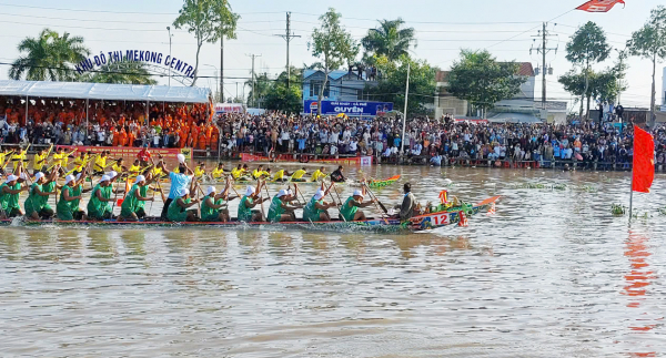 Đội ghe Ngo nam, nữ chùa Tum Núp làm nên lịch sử -0