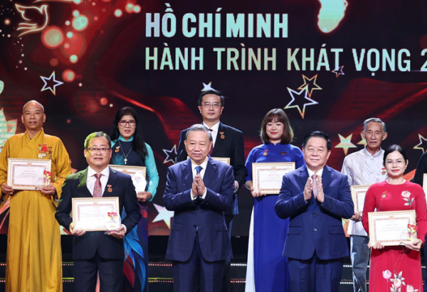 Tổng Bí thư Tô Lâm dự Chương trình “Hồ Chí Minh - Hành trình khát vọng 2024” -0