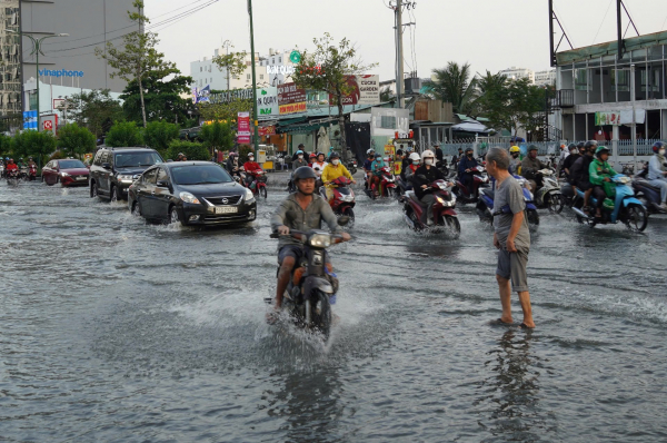 Nhiều quận huyện tại TP Hồ Chí Minh bị ảnh hưởng triều cường giữa tháng 11 -1