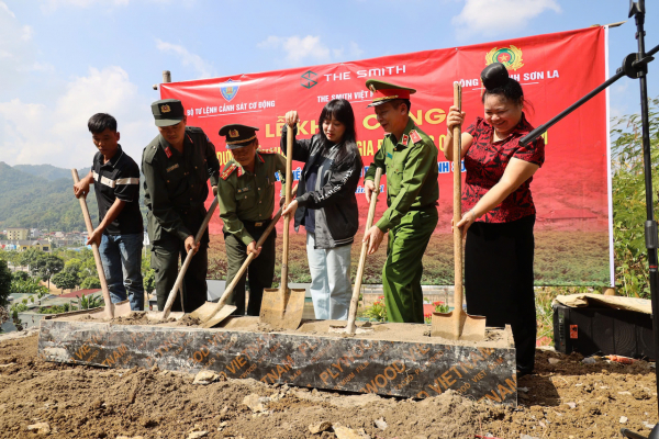 Bộ Tư lệnh Cảnh sát cơ động xây 16 nhà nhân ái tặng người dân Sơn La, Đắk Lắk -0