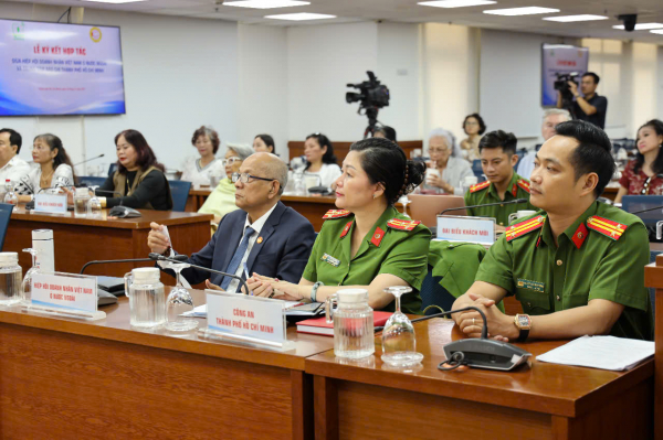 TP Hồ Chí Minh phổ biến pháp luật cho cộng đồng người Việt Nam ở nước ngoài -0