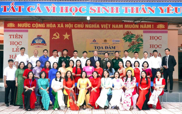 Thắp sáng và chắp cánh ước mơ cho học trò vượt khó học giỏi -0