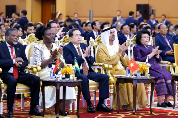 Vietnamese, foreign top legislators pay courtesy calls to Cambodian leaders -0